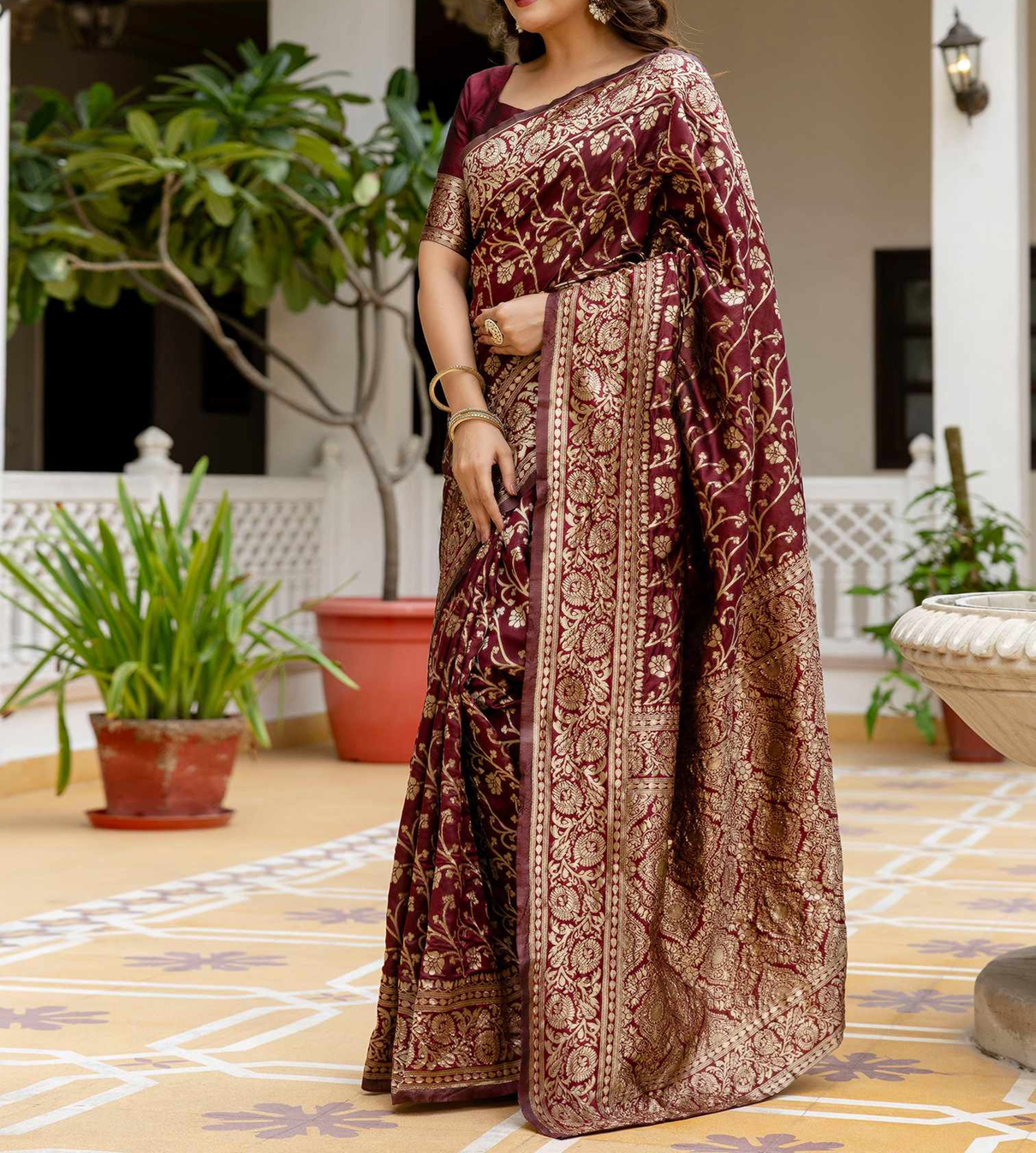 silk blend benarasi saree with zari border silk blend benarasi saree with zari border